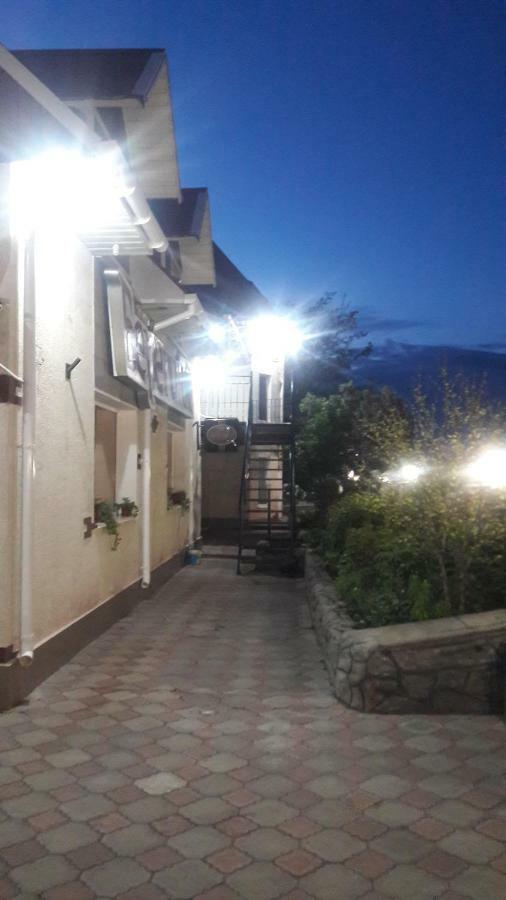 Beregynya Motel Yuzhnoukrainsk Exterior photo