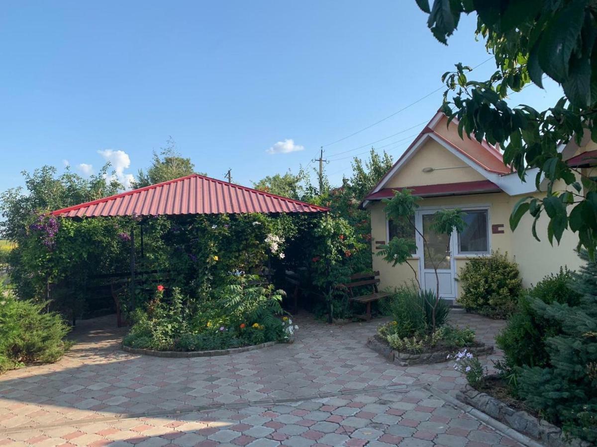 Beregynya Motel Yuzhnoukrainsk Exterior photo